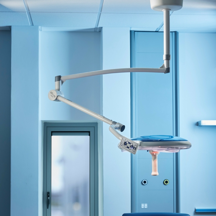 Astramax ceiling mounted light