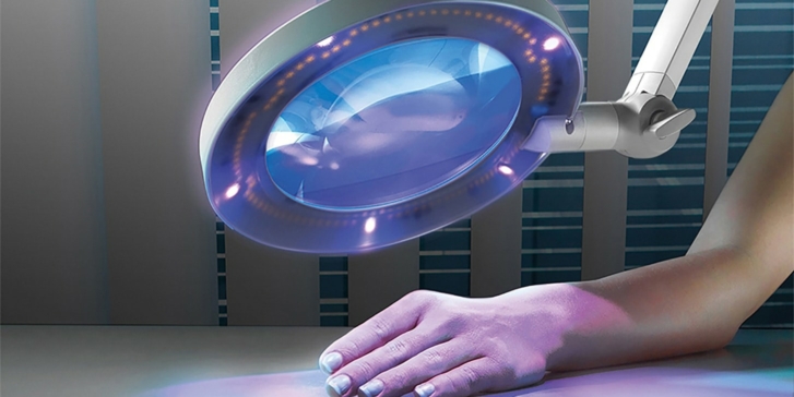 Woods Light Illuminated Medical Magnifier