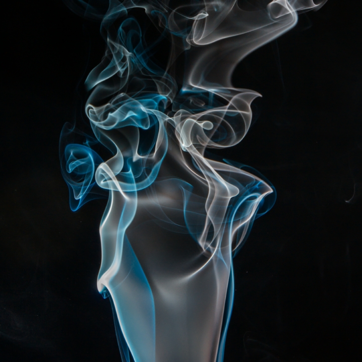monitoring and automatic cleaning of surgical smoke and airborne particles
